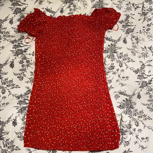 Mini red floral pattern dress size small - Picture 3 of 3